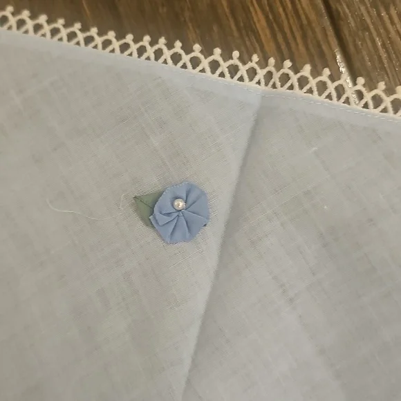 Triangle Scarf - Picture 2 of 6